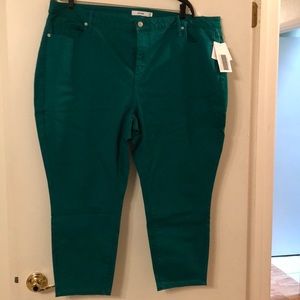NWT JustFab CoolCrop Jeans Sz 24w